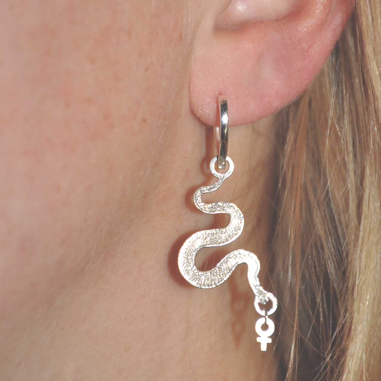 SERPENT ÖRHÄNGE - Feministsmeden