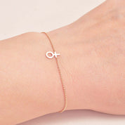 Signe Armband Litet Kvinnotecken 18k guld - Feministsmeden