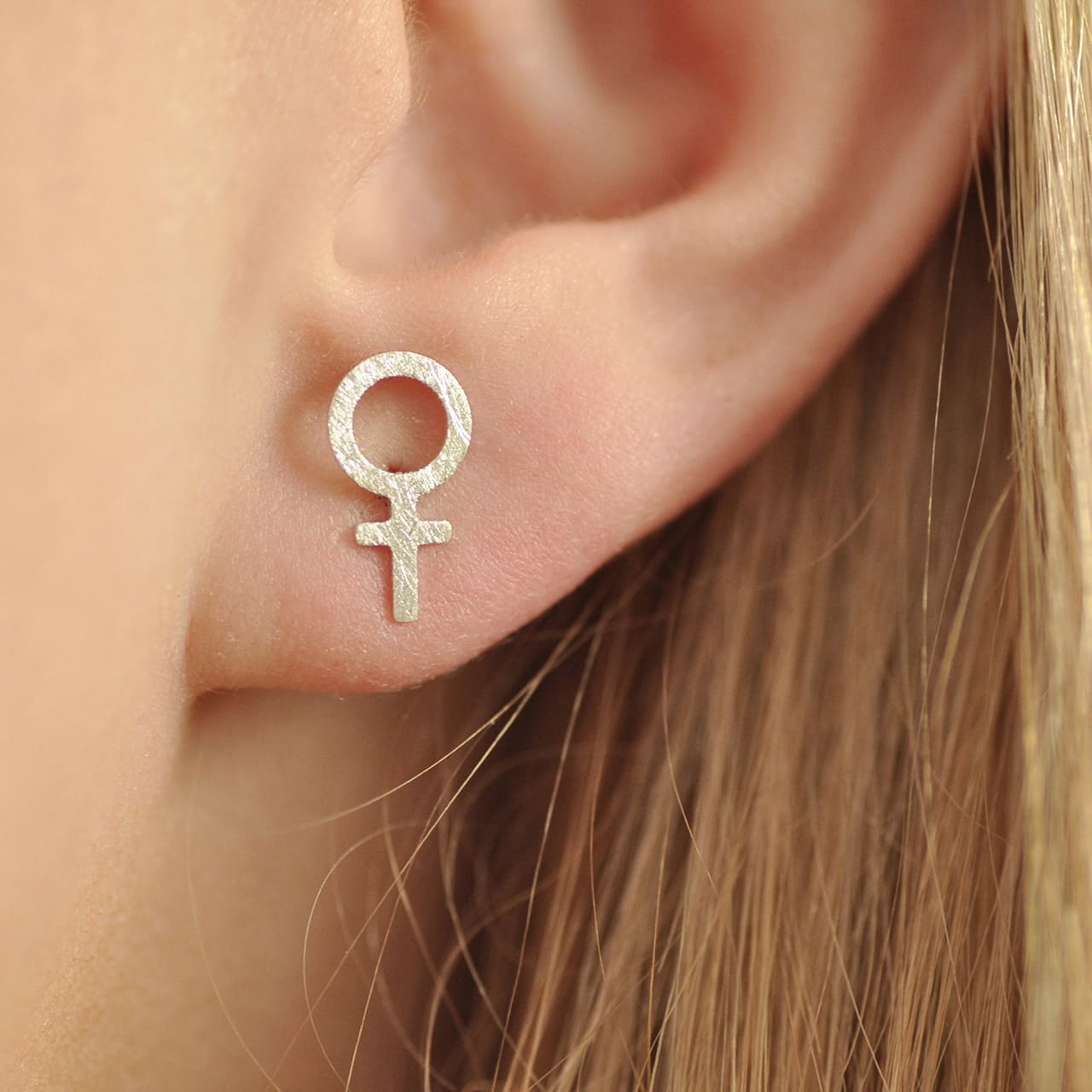 Simone Glittriga Örhängen - Feministsmeden