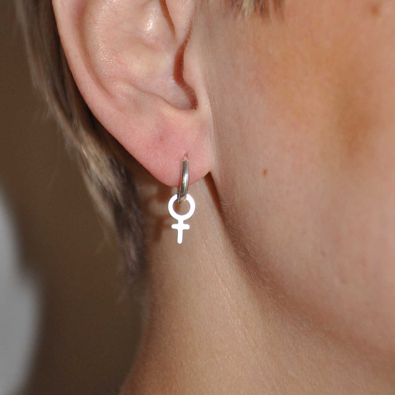 Systerskaps örhängen - Feministsmeden