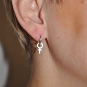 Systerskaps örhängen - Feministsmeden