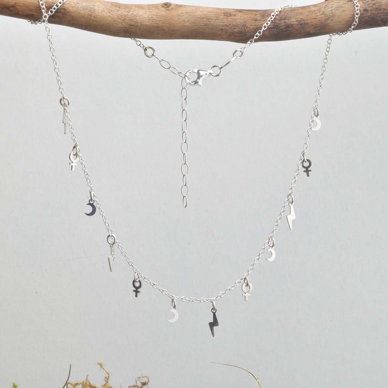 TRIADENS STYRKA HALSBAND - Feministsmeden