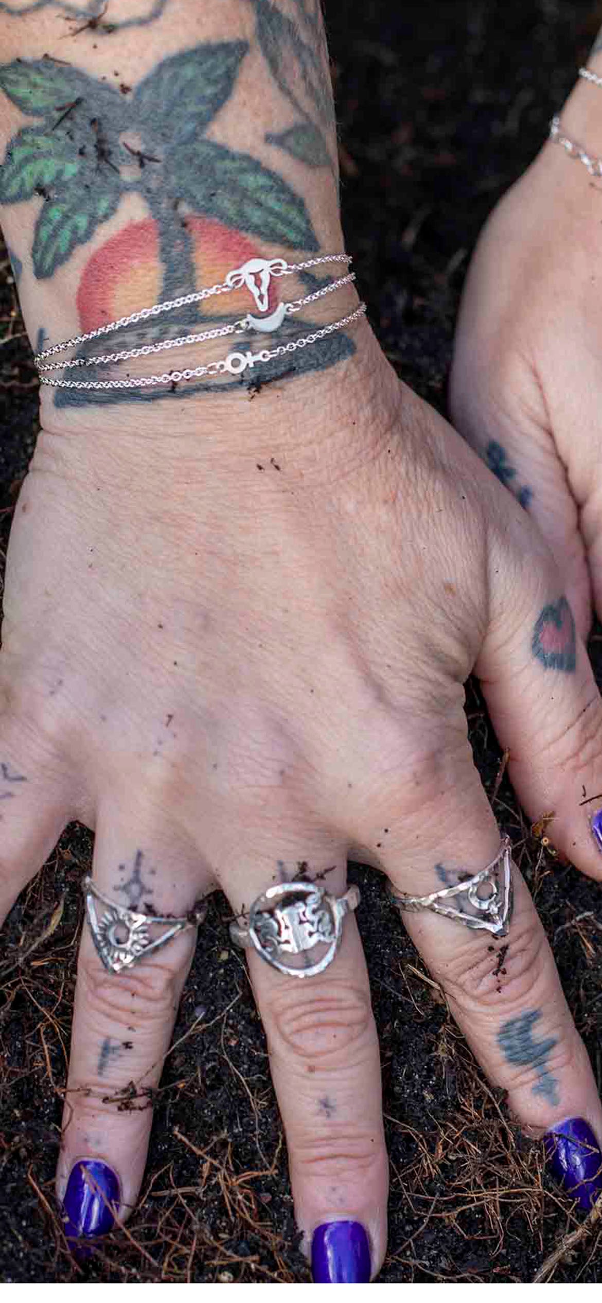 urmoderns-kraft-kollektion-ringar-feministsmeden.jpg