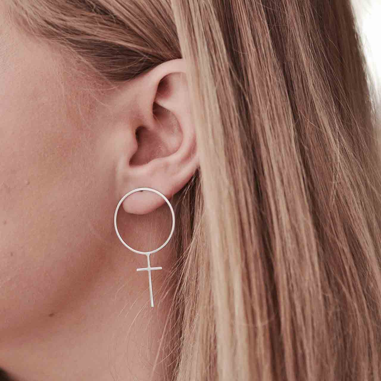 Valerie Blanka Örhängen - Feministsmeden