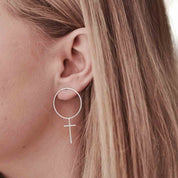 Valerie Blanka Örhängen - Feministsmeden