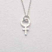 Virginia Feministhänge hamrat - Feministsmeden